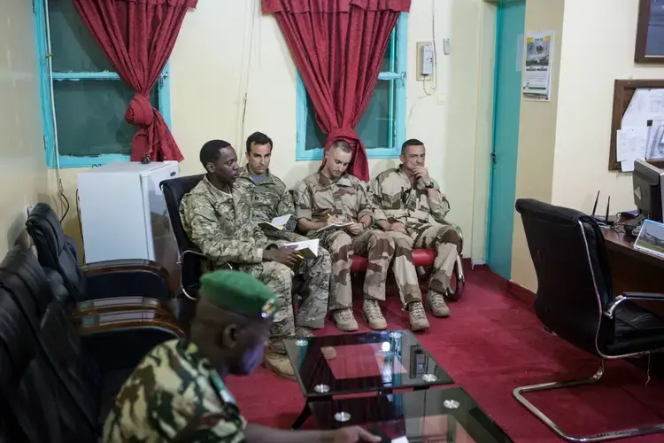 American and French soldiers attend a daily briefing with the Nigerien military commander in charge&nbsp;<br />
of the fight against Boko Haram at a Nigerien military base in Diffa, Niger. Image by Joe Penney. Niger, 2018.