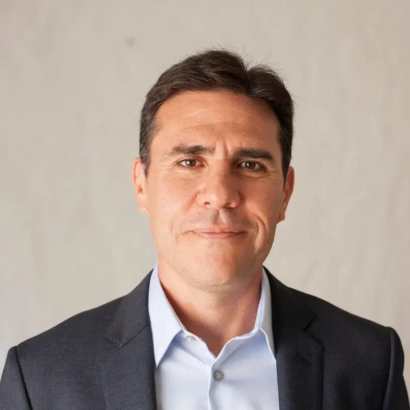 Simon Romero headshot