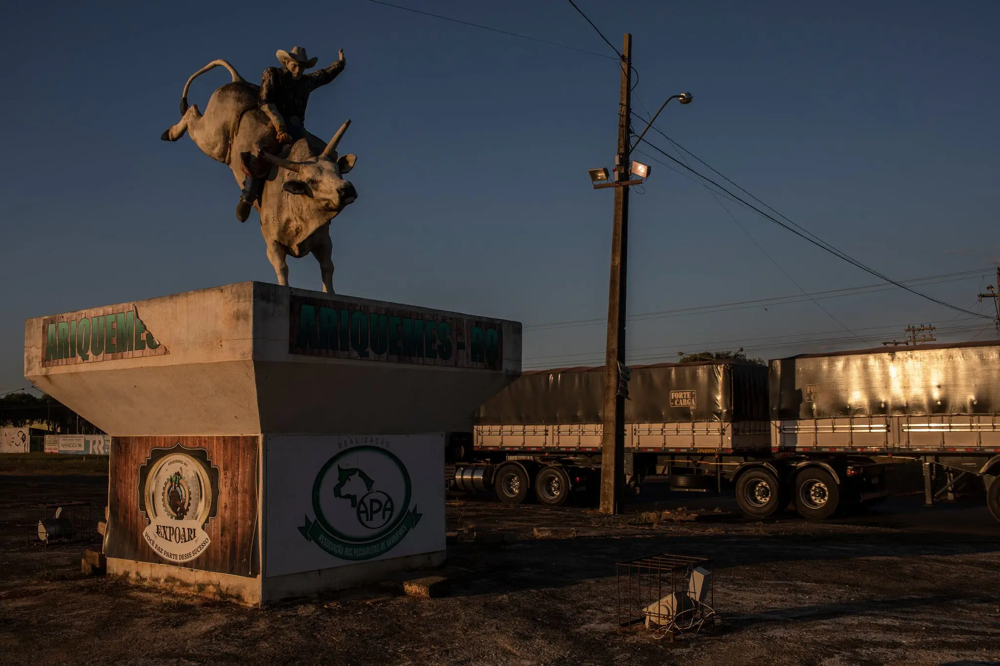 A statue of a man riding a bull by the road into Ariquemes